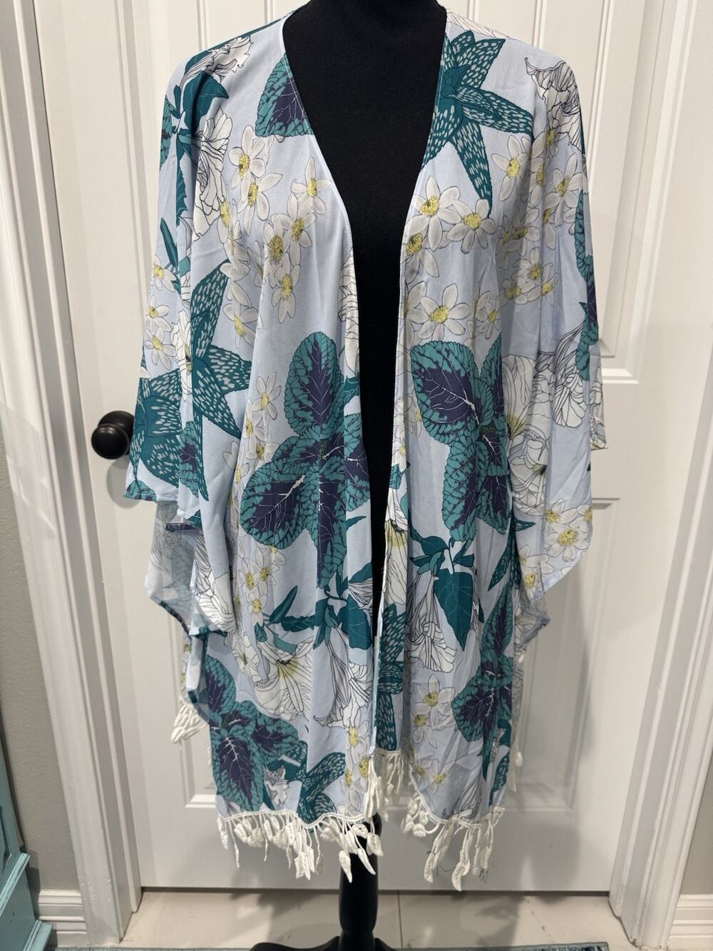 Gorgeous Umgee Kimono Wrap Women’s Plus 1XL 2 XL Floral Print
